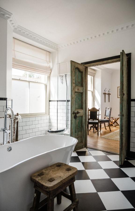 The Crooked Swan Hotel Крюкърн Екстериор снимка