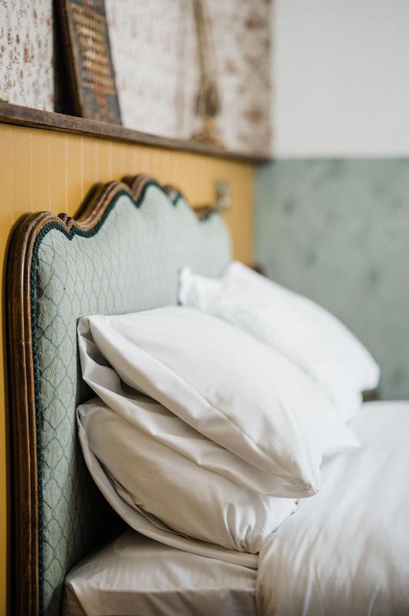 The Crooked Swan Hotel Крюкърн Екстериор снимка