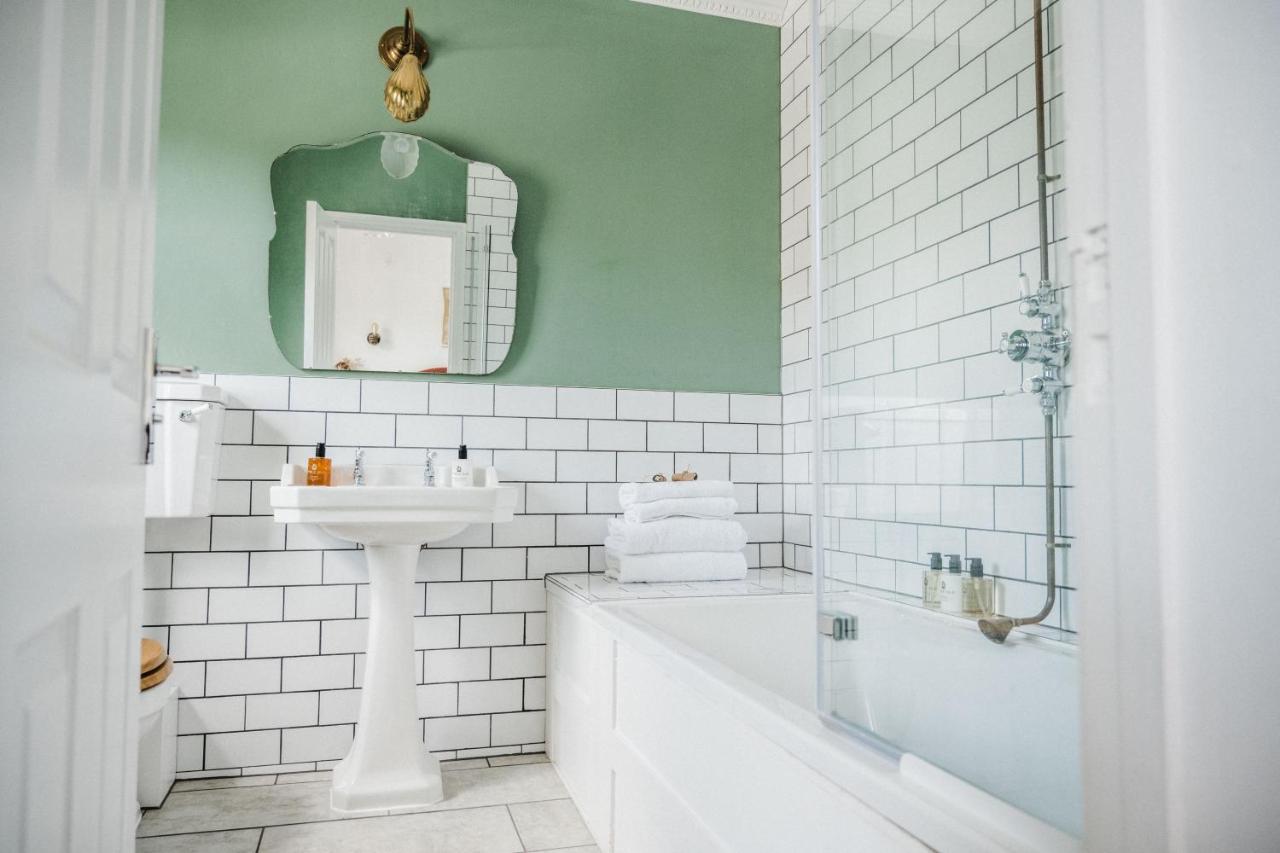 The Crooked Swan Hotel Крюкърн Екстериор снимка