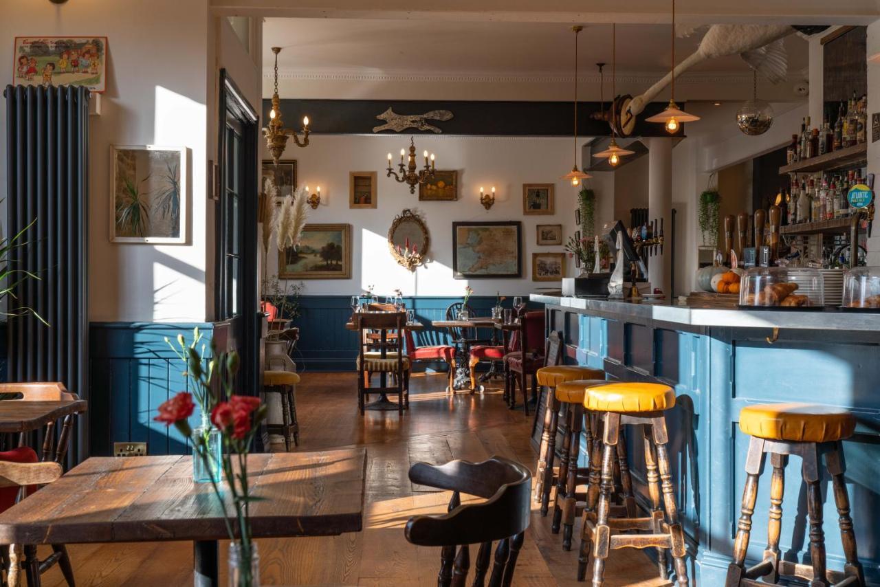 The Crooked Swan Hotel Крюкърн Екстериор снимка